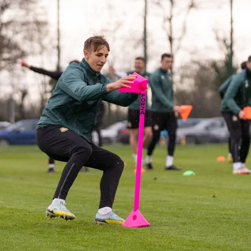 Miniatura 7 de FORZA Jumbo Triangle SuperCones Conos de entrenamiento de fútbol profesional con diseño triangular, ideales para ejercicios de velocidad, agilidad