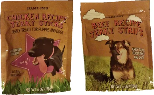Trader Joe's - Paquete de golosinas para cachorros y perros con ingredientes naturales, 1 bolsa de receta de carne de res y 1 bolsa de receta con