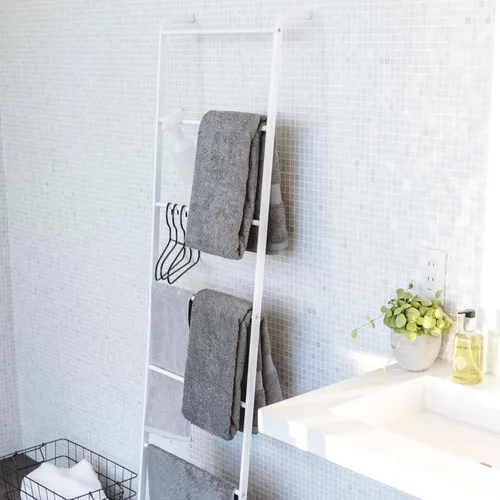Miniatura 3 de Yamazaki Colgador de escalera inclinada para el hogar - Soporte para estante de almacenamiento de baño