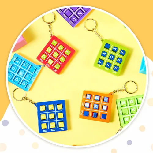 Miniatura 3 de Hicarer 8 llaveros de fiesta de Tic Tac Toe para fiesta de cumpleaños a granel, regalos de fin de año para estudiantes, niños de 8 a 12 años, regalo