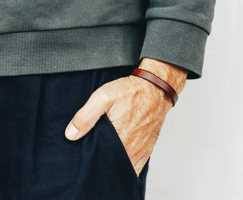 Miniatura 2 de Men's Leather Bracelet Personalized - Hidden Message Wristband - Customizable Anniversary Gift for Husband -Sentimental Present for Boyfriend