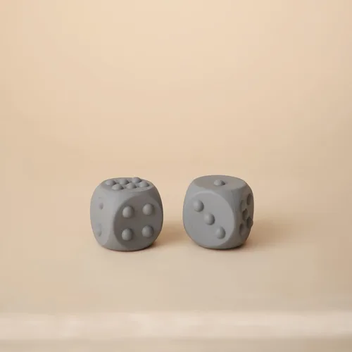 Miniatura 2 de mushie Juguete de silicona para prensar dados Juego sensorial para bebés durante más de 10 meses (Tradewinds/Piedra)