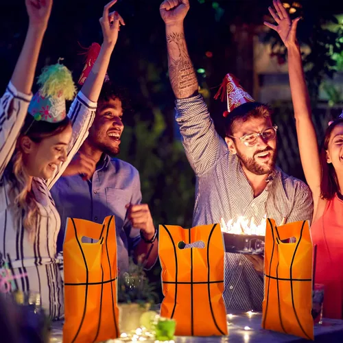 Miniatura 6 de Sinmoe 50 bolsas de regalo de baloncesto con asa, bolsas de plástico para regalos de fiesta de baloncesto, bolsa de dulces para niños y hombres