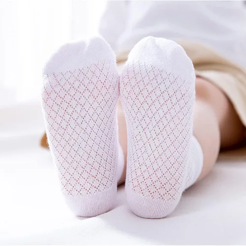 Miniatura 6 de Looching Paquete de 5 calcetines delgados de malla para bebés, niñas y niños, de algodón, color blanco, calcetines de tobillo invisibles 1-8T