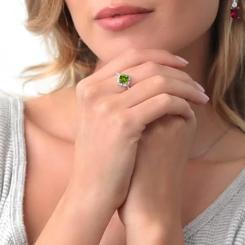 Miniatura 34 de Gem Stone King Anillo de compromiso solitario de moissanita blanca con piedra natal de corte cojín de 0.276 in para mujer, plata de ley 925