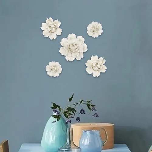 Miniatura 4 de LIUCOGXI 5 piezas de flores de cerámica para decoración de pared hechas a mano 3D colgantes de porcelana, arte de pared, escultura blanca de peonía