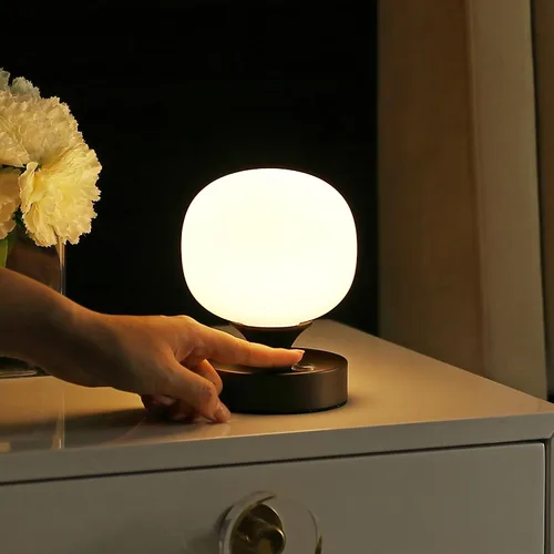 Miniatura 2 de JONATHAN Y JYL7112A - Lámpara de mesa LED recargable moderna de bronce aceitado de 6.13 pulgadas, pantalla de vidrio blanco esmerilado, luz táctil