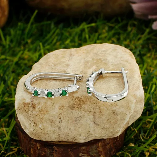 Miniatura 4 de Redondo Corte Simulado Esmeralda Verde con Natural arete de aro de diamantes en 14K oro macizo