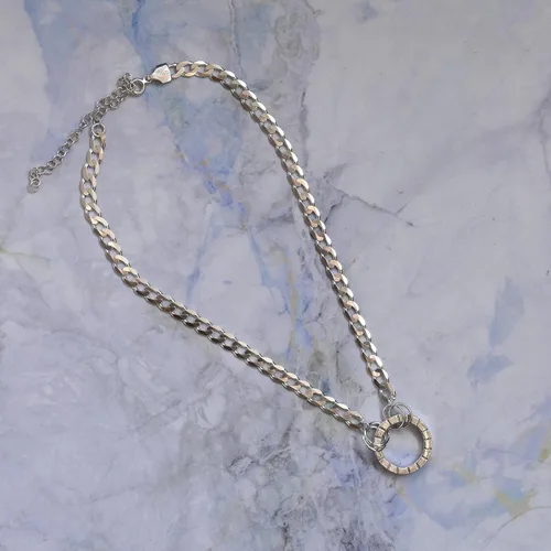 Miniatura 5 de Collar de gargantilla en plata 950 o chapado en oro con luna tallada a mano o dije circular, con diferentes cadenas y extensiones para ajustarlo