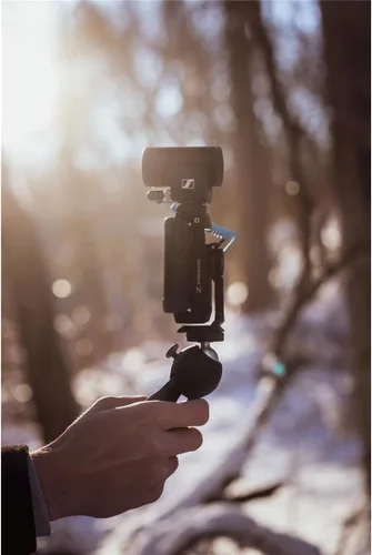 Miniatura 2 de Sennheiser Pro Audio Sennheiser Professional MKE 200 + Mobile Kit, Directional On-Camera Microphone with Smartphone Clamp & Manfrotto PIXI Mini