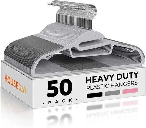 HOUSE DAY Paquete de 50 perchas de plástico gris, delgadas que ahorran espacio, perchas antideslizantes con almohadillas de goma, percha resistente
