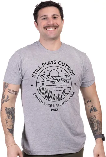Miniatura 19 de Camiseta de senderismo Still Plays Outside Divertida camiseta para excursionista, camping, campista, al aire libre, hombres y mujeres