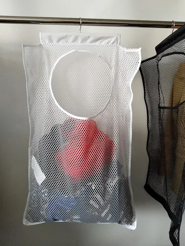 Miniatura 5 de Bolsa de malla para colgar en la puerta, cesta pequeña de lavandería para ahorrar espacio, cesta de ropa sucia con colgador de metal giratorio