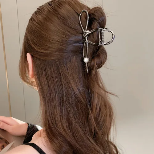 Miniatura 4 de Pinzas de metal grandes para el cabello con diseño de lazo negro y perlas blancas, pinzas antideslizantes para mujeres y niñas, agarre fuerte