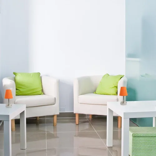 Miniatura 2 de Simple Designs LT2013-ORG-2PK - Juego de 2 lámparas de mesa básicas de níquel arena con pantalla de tela, naranja, 2