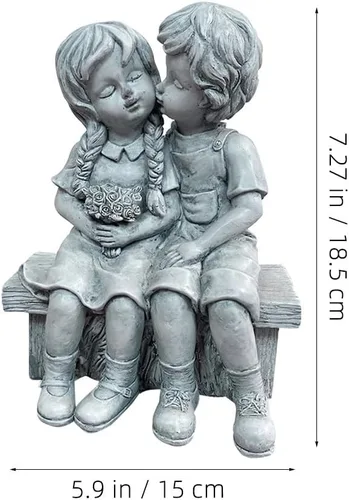 Happyyami Hogar Accesorios Decoración Estatua Jardín Decoración Niño Niña Sentado en Banco Estatuilla Exterior Interior Resina Besos Pareja