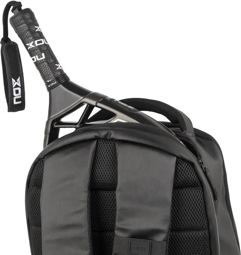 Miniatura 6 de NOX Padel Backpack PRO SERIES Protección acolchada para raqueta y portátil de capacidad 28L Bolsillo ventilado para calzado y correas acolchadas