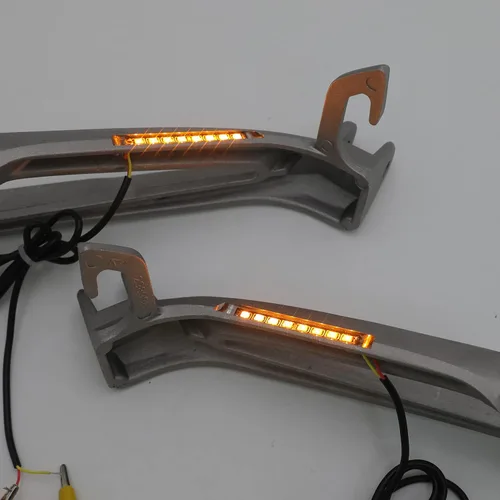 Miniatura 6 de HongK - Soporte de clavijas de pie de pasajero trasero plateado con luz de señal LED compatible con Suzuki Gsxr600 Gsxr750 2006 2007