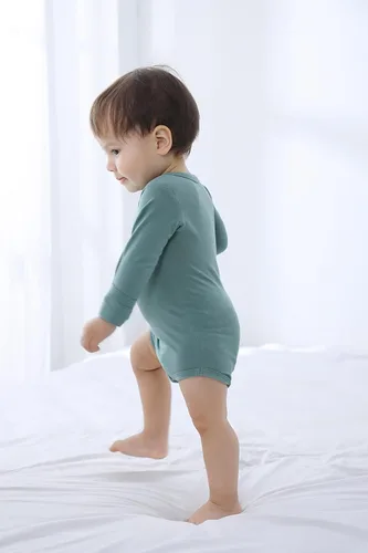 Miniatura 5 de GUISBY Unisex Baby Rayon of Bamboo Snap Bodysuits, Long Sleeve with Mittens Cuffs Bodysuit 2-Packs