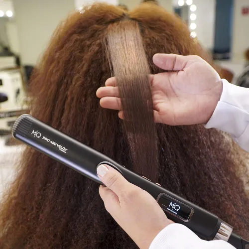 Miniatura 6 de MQ Professional Plancha de pelo Pro 480 Velox Titanium Flat Iron – Experiencia brasileña – Calentamiento rápido, diseño ergonómico – Ideal para uso