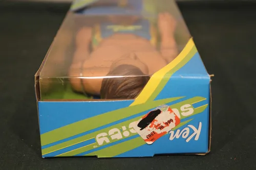 Miniatura 8 de Mattel Ken - Amigo de Barbie Surf City 2000 Muñeca
