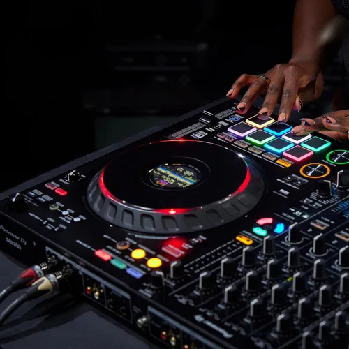 Miniatura 10 de Pioneer DJ DDJ-FLX10 Edición Limitada - Controlador DJ de 4 canales para Rekordbox & Serato - Negro