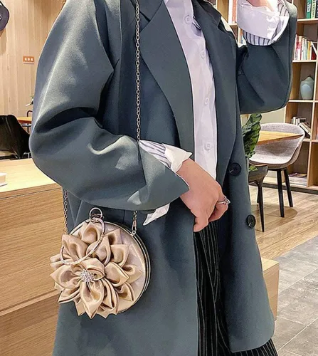 Miniatura 3 de Obosoyo Bolso de mano con diamantes de imitación en forma de flor para mujer, bolso redondo de satén suave, bolso de mano para fiesta de boda, bolso
