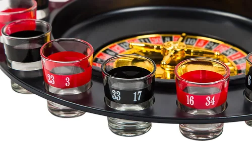 Miniatura 4 de BETTERLINE Juego de cartas de póquer y ruleta de vaso de chupito - Rueda giratoria, 2 bolas y 16 vasos de chupito - Casino Juegos de fiesta
