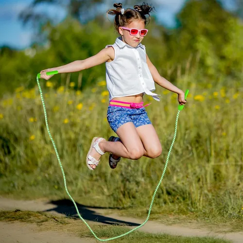 Miniatura 7 de Paquete de 10 cuerdas de saltar para niños, coloridas cuerdas de saltar de nailon para niños, longitud ajustable de 7.87 pies, asas de 5.51