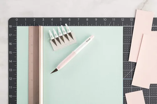Miniatura 4 de Cricut TrueControl - Cuchillo para uso como cuchillo de precisión, cuchillo de manualidades, cuchillo de trinchar y cuchillo de pasatiempo