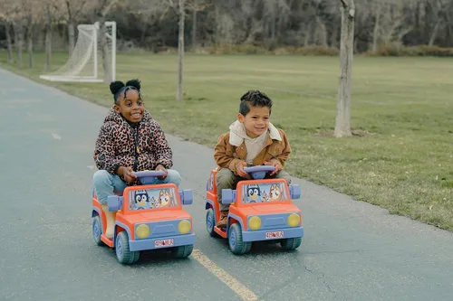 Miniatura 7 de Bluey Auto de Montar de 6V para Niños Pequeños - Auto Eléctrico Interactivo para Niños con Efectos de Sonido y Música, Juguete de Montar para Niños
