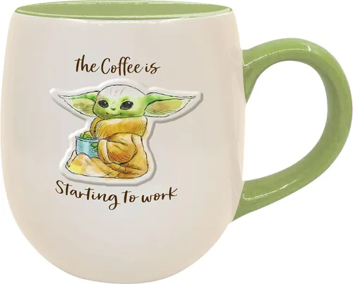 ICUP Star Wars Mandalorian Grogu Starting To Work The Coffee Is Embossed Taza de cerámica de 14 onzas