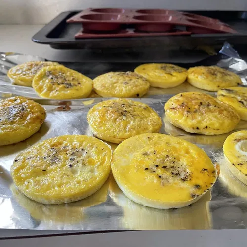 Miniatura 8 de Moldes de silicona para huevos Palksky para hornear al horno, 3 piezas de moldes de silicona de 6 cavidades para bocadillos de huevo para el Rojo 3