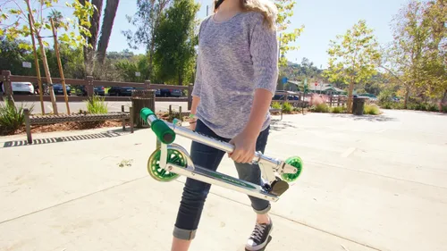 Miniatura 2 de Razor A3 Kick Scooter for Kids Ages 5+ - Larger Wheels, Front Suspension, Wheelie Bar, Lightweight, Foldable, Aluminum Frame, and Adjustable