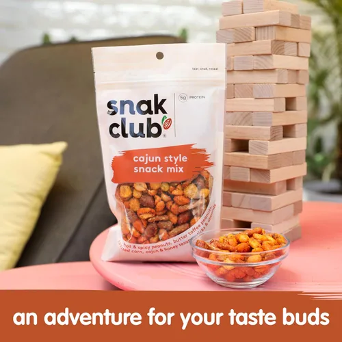 Miniatura 5 de Snak Club Mezcla de bocadillos al estilo cajún con cacahuetes picantes y especiados, cacahuetes con mantequilla y caramelo, maíz tostado, palitos
