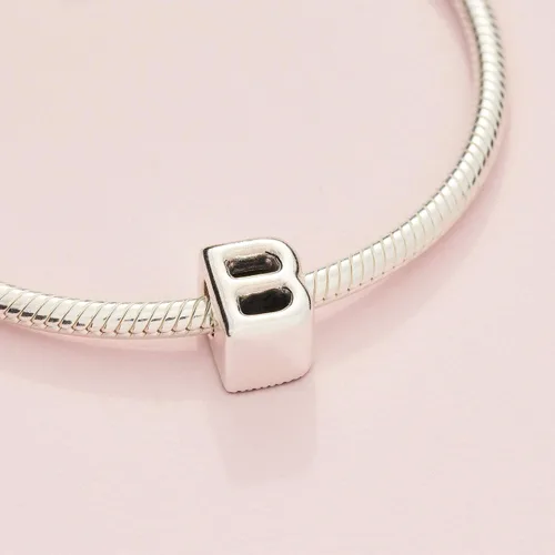 Miniatura 4 de Colgante de plata de ley 925 con letra PANDORA