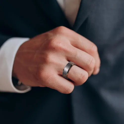 Miniatura 17 de King Will Anillo de boda de tungsteno para hombre, disponible en 15/64 a 25/64 de pulgada (6 a 10 mm), negro/plata, acabado mate, borde pulido