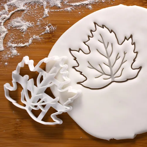 Miniatura 5 de Juego de 3 cortadores de galletas con temática caprichosa (diseños: seta, caracol, y hoja de arce), 3 piezas - Bakerlogy