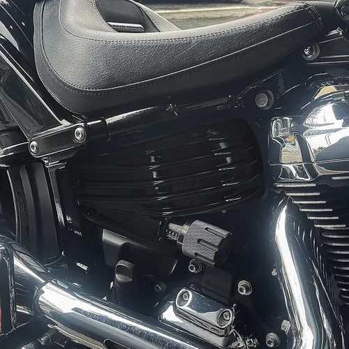Miniatura 2 de Cubiertas de carenado lateral de batería izquierda y derecha para Harley M8 Softail Breakout Fat Boy FXBR FXBRS 2018-2023 Negro