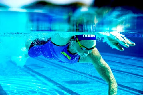 Miniatura 5 de Arena Tracks Gafas de natación unisex para adultos esenciales para carreras competitivas de natación, aprobadas por FINA, con lente antiniebla