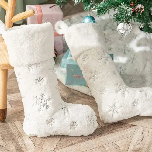 Miniatura 23 de Calcetines negros de piel sintética de Navidad, 1 paquete grande de 22 pulgadas, medias colgantes de felpa negra con nombre personalizado con copos