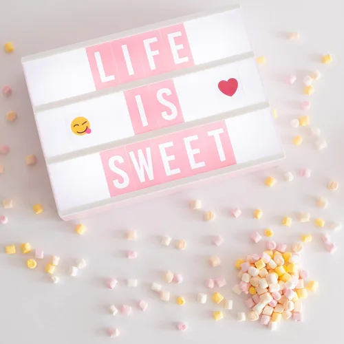 Miniatura 2 de BONNYCO Caja de luz rosa estilo cinematográfico con 400 letras, emojis, 2 marcadores. Caja de luz LED para decoración de hogar y oficina, cartel