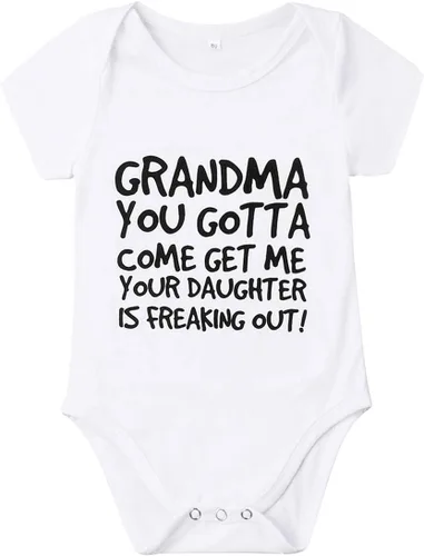 Miniatura 62 de Pañalero para bebé recién nacido, con frase en inglés “Got my mind on my momy”, color gris y blanco, talla 0-18M