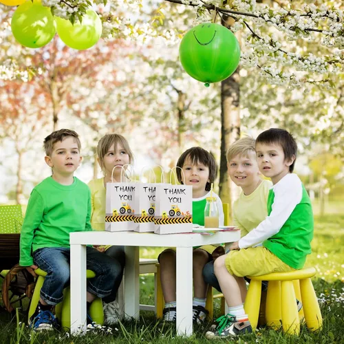 Miniatura 4 de Outus 12 bolsas de regalos de fiesta de construcción con temática de camión para decoraciones de fiestas temáticas de cumpleaños, 8.3 x 6.3 x 3.1