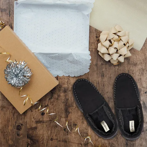 Miniatura 5 de Dearfoams Mocasines Keaton de espuma viscoelástica para hombre con anchos anchos