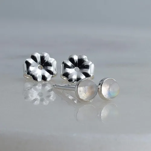 Miniatura 82 de Aretes pequeños de plata de ley para cartílago, tragus, hélix, múltiples piercings hipoalergénicos, piedra natal para mujer, juego de bisel