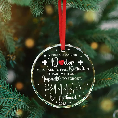 Miniatura 3 de Un médico verdaderamente asombroso es difícil de encontrar Adornos de vidrio, Adorno de Navidad personalizado de agradecimiento al médico 2025