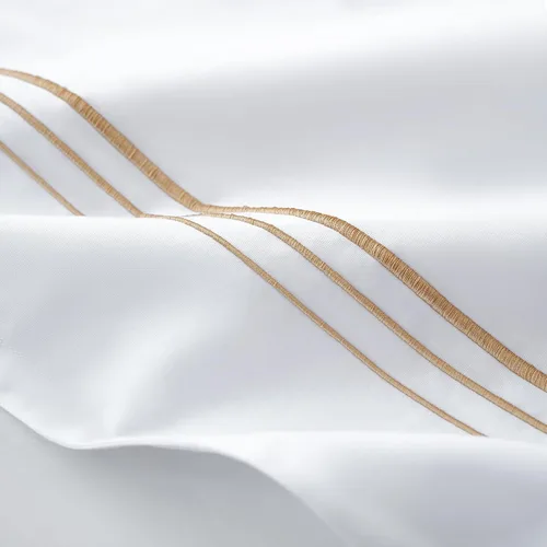 Miniatura 4 de HiEnd Accents - Juego de funda de edredón de 3 piezas, tamaño King, color blanco con bordado dorado, ropa de cama de algodón de lujo
