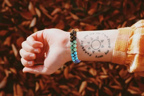 Miniatura 12 de QINJIEJIE Pulsera de cuentas de chakras para meditación, relajación, ansiedad, pulsera de cristal curativo para mujeres y hombres, Piedra Cristal