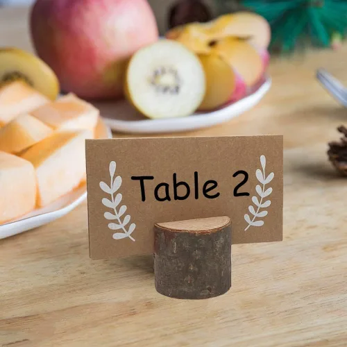 Miniatura 3 de 12 tarjeteros de madera rústica con 15 tarjetas de lugar de papel Kraft, soporte para números de mesas de madera, soportes para tarjetas de nombre